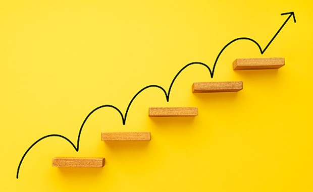 5 Ways to Optimize Alternative Care Sites. An arrow moving up to the left by bouncing off regularly placed steps.