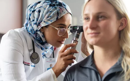 Turning Sports Hubs into Care Hubs. A clinician examines a patient at the Glendale Heights Sports Hub outside Chicago which is a full-scale extension of UChicago Medicine AdventHealth’s year-round, systemwide community engagement strategy.