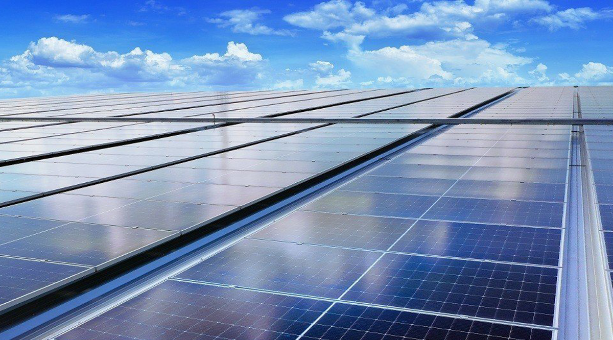 UCI Health-Irvine Opens the Nation’s First All-Electric Hospital. A UCI Health-Irvine facility with solar panels on it.